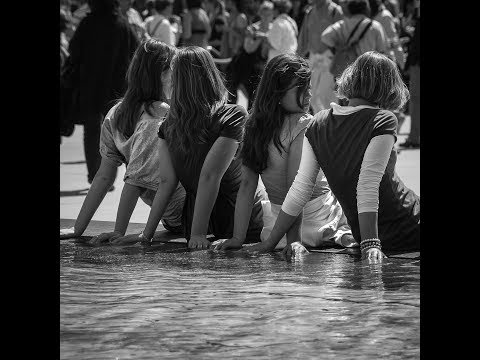 Group'3C - Femmes au bord d'une fontaine