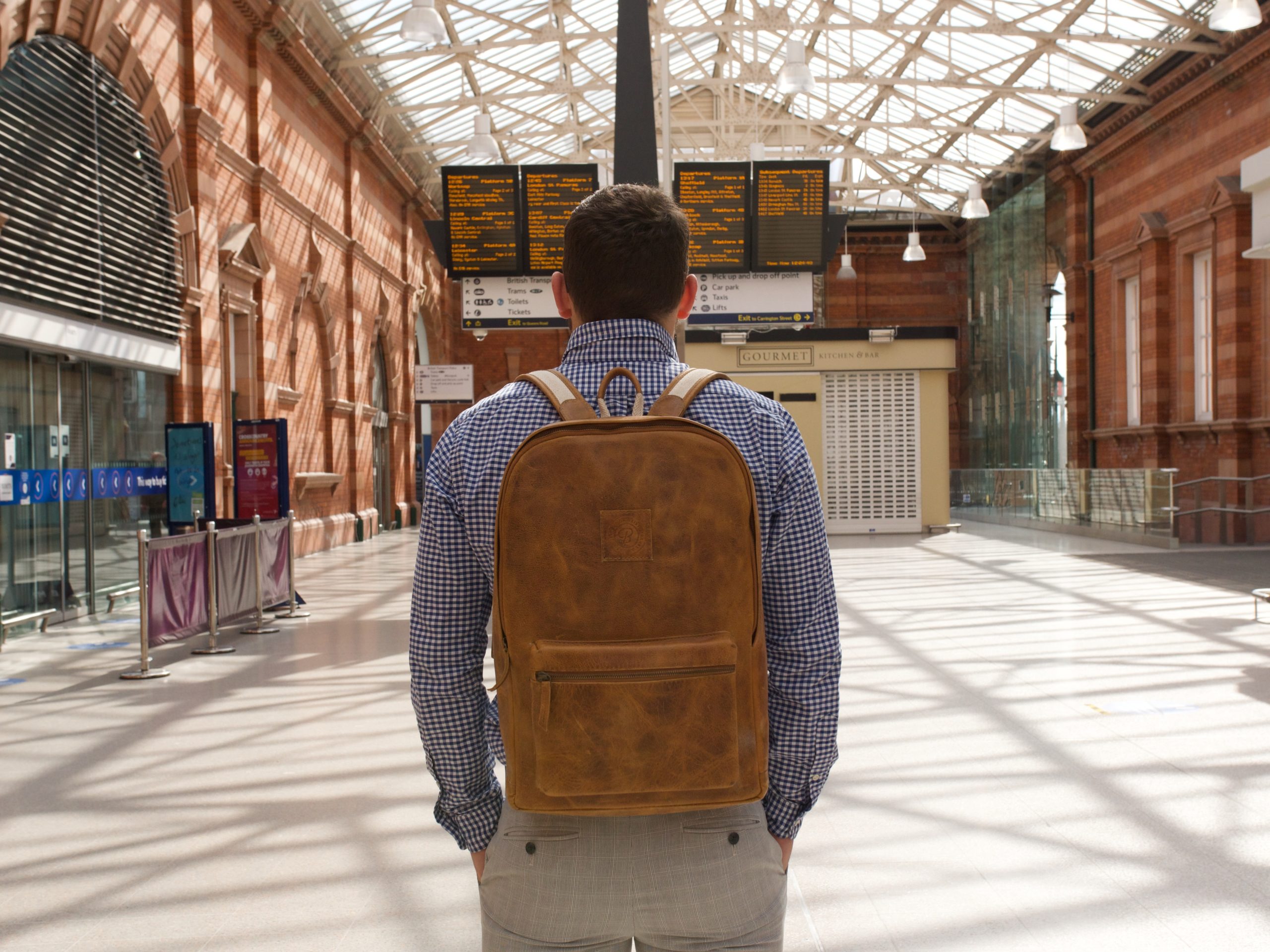 manager avec un sac à dos, départ pour une rupture conventionnelle