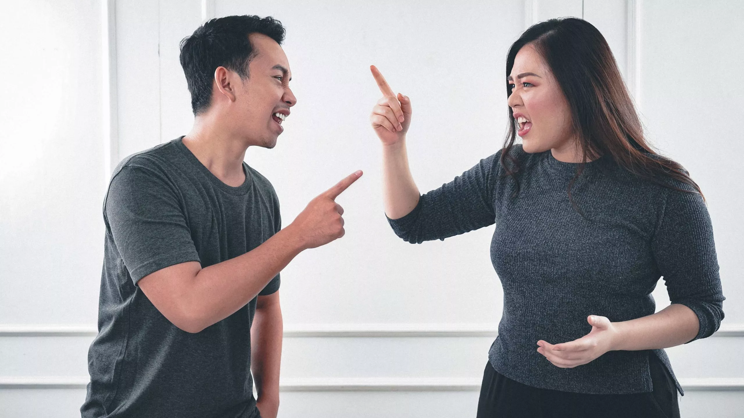 conflit au bureau entre un homme et une femme